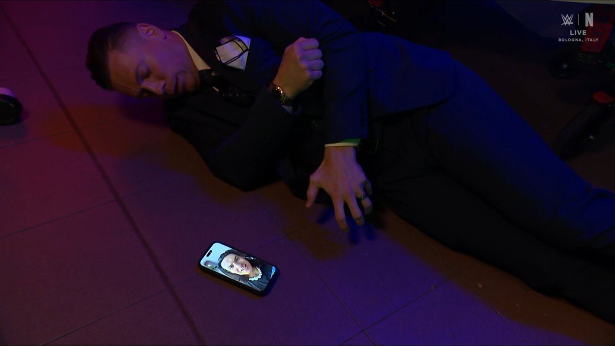 WrestleFeatures's tweet photo. The Miz has been electrocuted to death on SmackDown. https://t.co/hjFOZ6XkVD