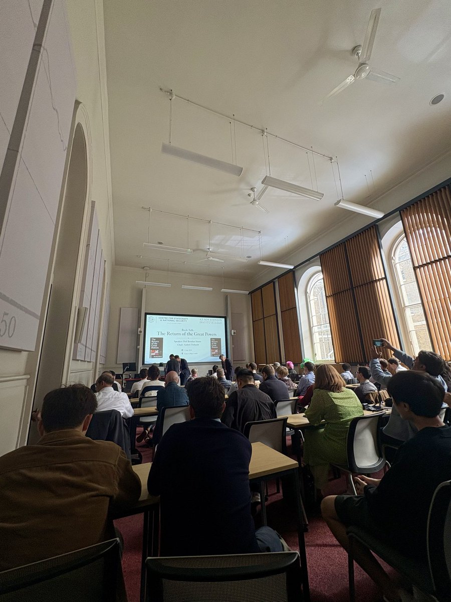 brendanpsimms's tweet photo. Great to see so many of you at my talk with @CSNS_UK , chaired by Andrew Ehrhardt. An excellent way to launch The Return of the Great Powers. https://t.co/hETOVW440w