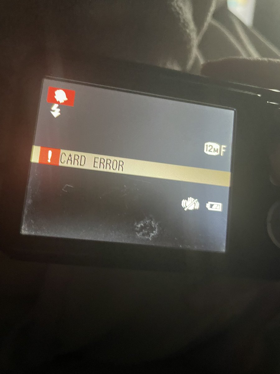charpimlan's tweet photo. WHAT FUCKING CARD ERROR THE CARD IS COMPATIBLE https://t.co/6Ei11kqsos