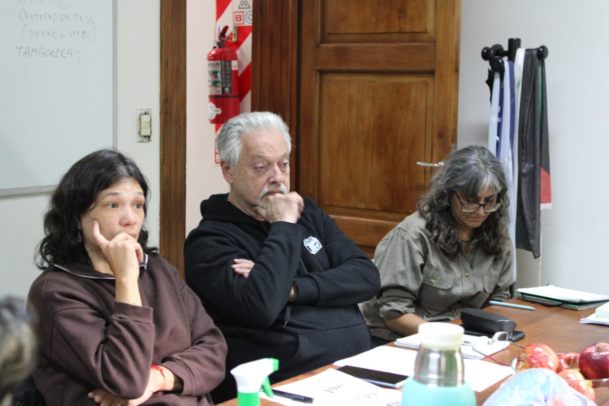 ATERosario's tweet photo. Participamos de una nueva reunión de la Mesa Técnica Salarial junto al equipo del MATE (Mirador de la Actualidad del Trabajo y la Economía). Se analizó el impacto de la política económica sobre los salarios estatales.
 El ajuste se sigue profundizando:
(SIGUE) https://t.co/jnd62rsddH