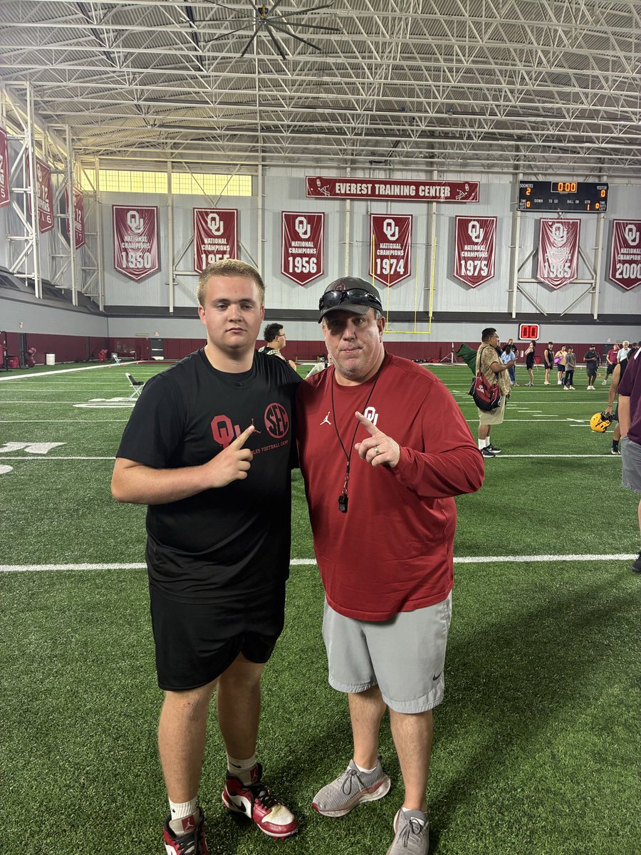 freakiesthudson's tweet photo. Thanks @OU_CoachB for the great camp today I learned a lot and hope to end up at OU one day #boomersooner
@CoachBGunn @car20ruiz @ahart61 @FWCathletics @FWC_Cardinals https://t.co/1uaUWf5Sk6
