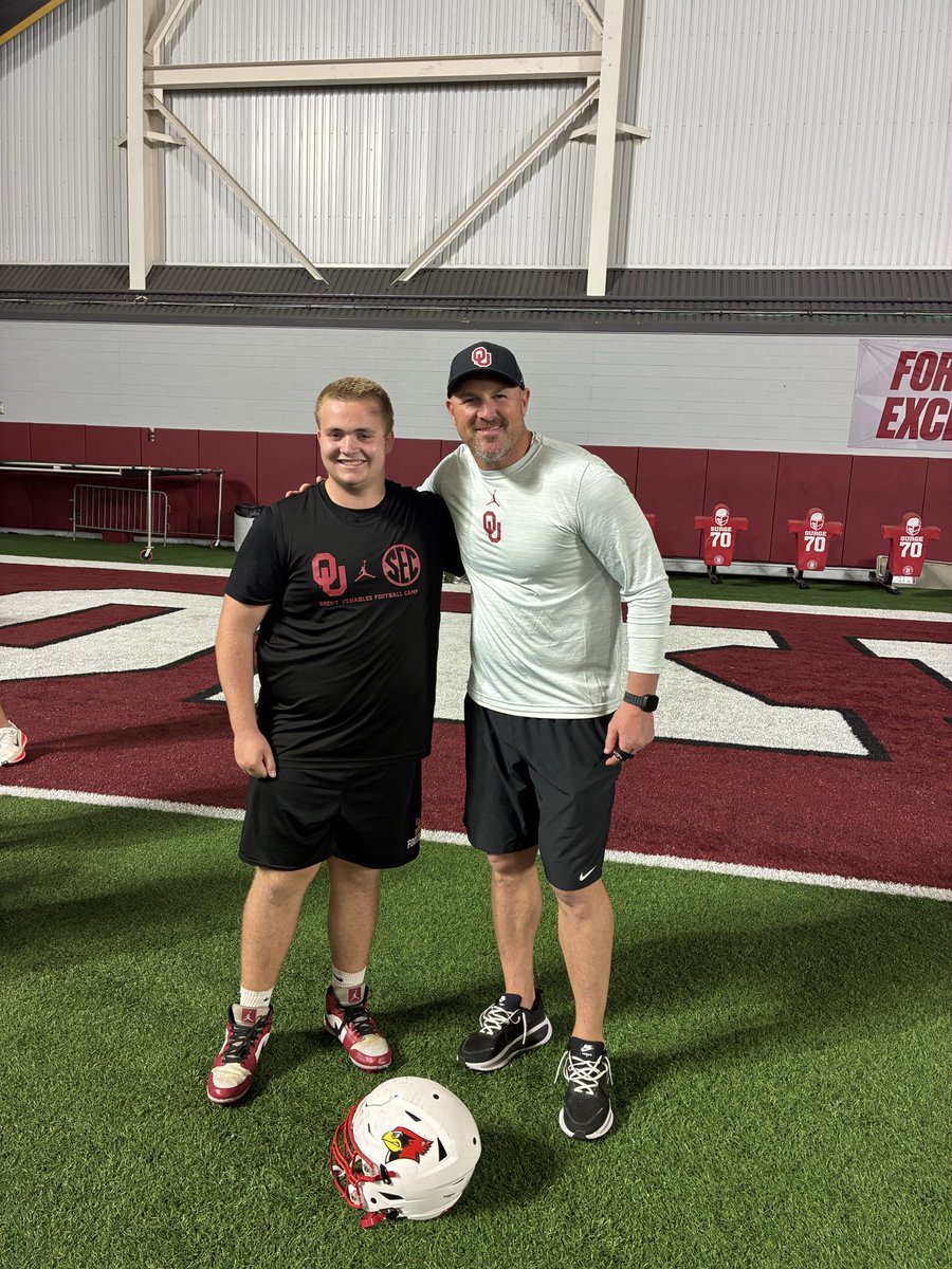 freakiesthudson's tweet photo. Thanks @OU_CoachB for the great camp today I learned a lot and hope to end up at OU one day #boomersooner
@CoachBGunn @car20ruiz @ahart61 @FWCathletics @FWC_Cardinals https://t.co/1uaUWf5Sk6