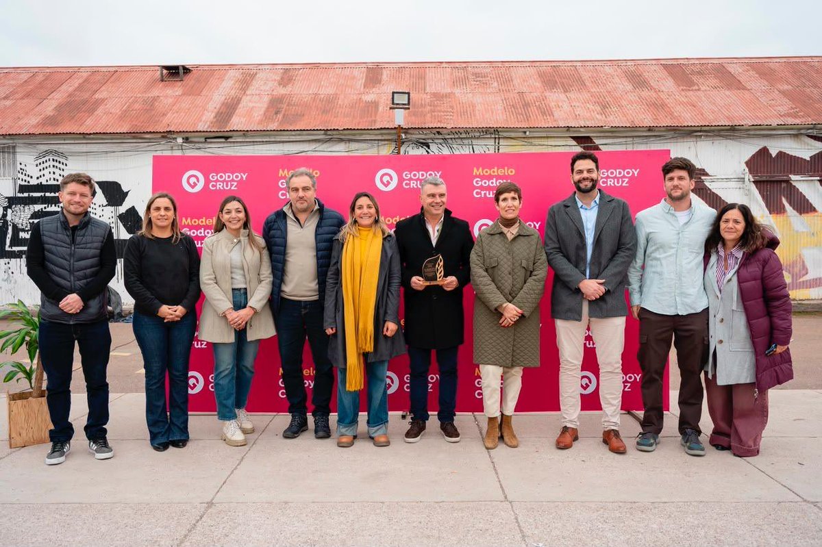 YamelAses's tweet photo. EXPO AMBIENTAL 2026 ♻️🌿

En el Día Mundial del Ambiente acompañamos a la Ministra de  Ambiente @JimehLatorre, al Intendente @diegocostarelli y a la Directora de Ambiente @emimolinac, en la presentación del primer Plan Municipal de Gestión Integral de Residuos Sólidos Urbanos. ⬇️ https://t.co/u4dWBEpPlY