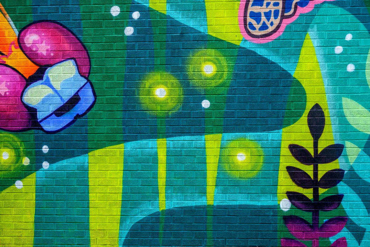 MsYellowArt's tweet photo. "Dreamer's Flight", completed collab mural with Erin Ashcraft out in Claremore, Oklahoma💕

We had the threat of rain hanging over us the whole week &amp; got some inbetween but it's all gravy when we're both on the same wavelength. Good times out here
🌷🎨✨ https://t.co/yhaiTCeau9