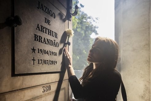 matheuscrislli's tweet photo. eu descobri tudo ok, se está em 2019 a Francesca obviamente é a Fabiana que foi contratada pela Pilar para matar o Arthur e também a familia da Adriana, ai ela se aproxima do Otoniel por jogada dela! 
Daqui alguns capitulos ela vai revelar que foi criada num convento. 
eu não estou louco e não venha critica meus pensamentos.