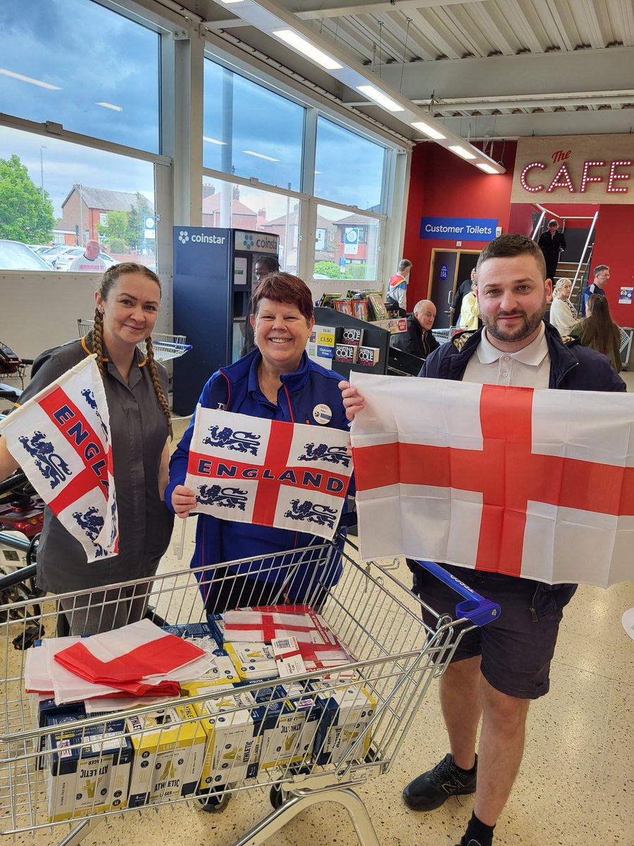 roseknipe's tweet photo. Tesco Failsworth donating to Brookdale view and Springbrook upper school for there baking classes. https://t.co/k8bHEbH3AA