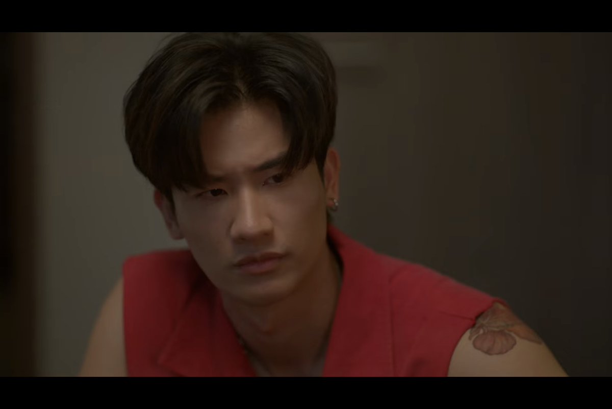 faewieland's tweet photo. A dog when...

his owner is happy vs devastated and heartbroken 
#ADogAndAPlaneEP2 https://t.co/WcVhdePTTO