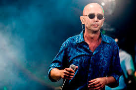 ioniabelson's tweet photo. Brindemos por haberlo disfrutado. Por haberlo descubierto en tiempo real, sus discos, sus canciones, sus letras. Por haberlo visto en vivo. Por sus frases, sus escritos y sus entrevistas. 
Gracias Indio. https://t.co/EZ5sVuR0y2