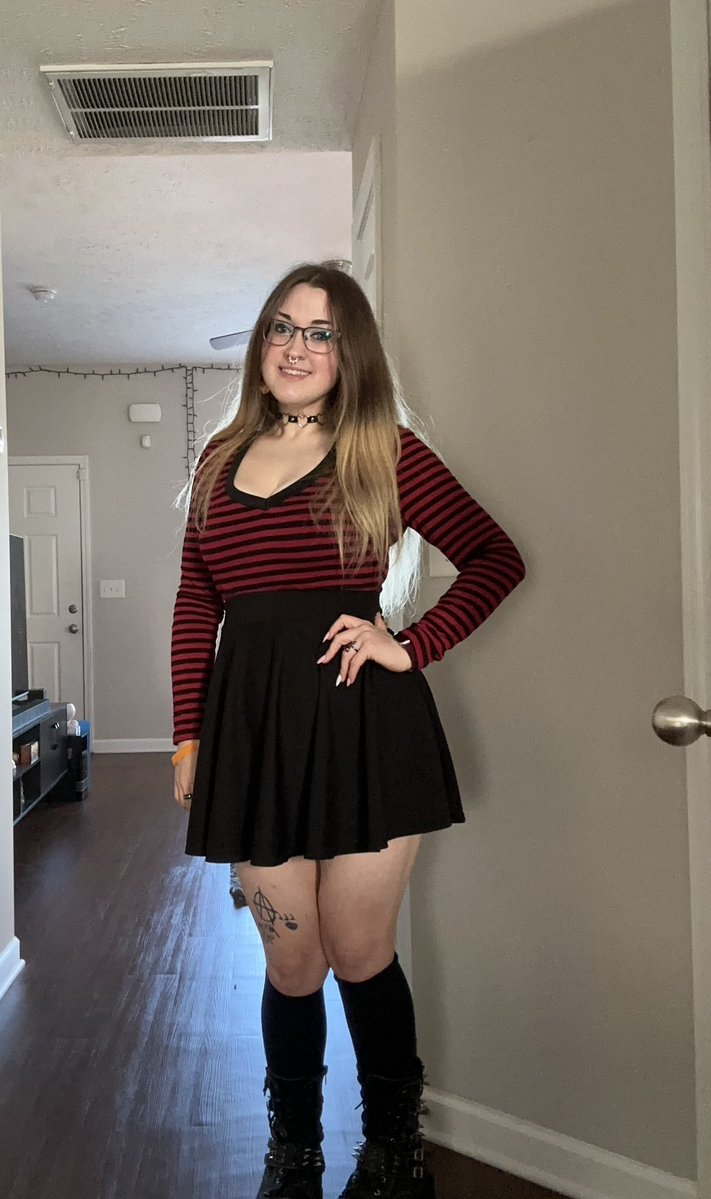 throattdemonn's tweet photo. do you think I look cute? ;3 https://t.co/Y38GUmrbpR