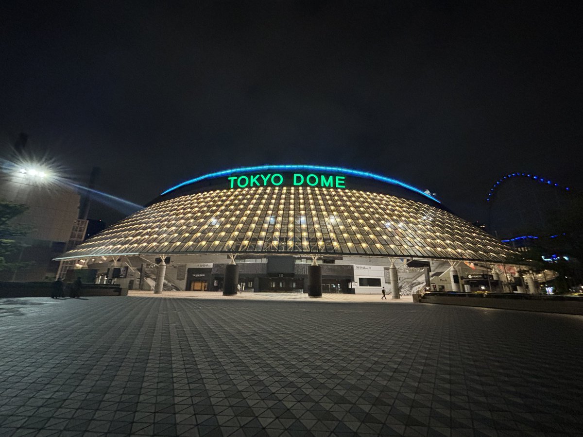 _mo_su_'s tweet photo. ファンミ後の深夜0時前のカナデビアホールとついでの東京ドーム…（笑）
さっきまで楽しい空間やったのにがらんとしてて涙ちょちょぎれるかおもた^_^ https://t.co/YDQ4jtgnoz