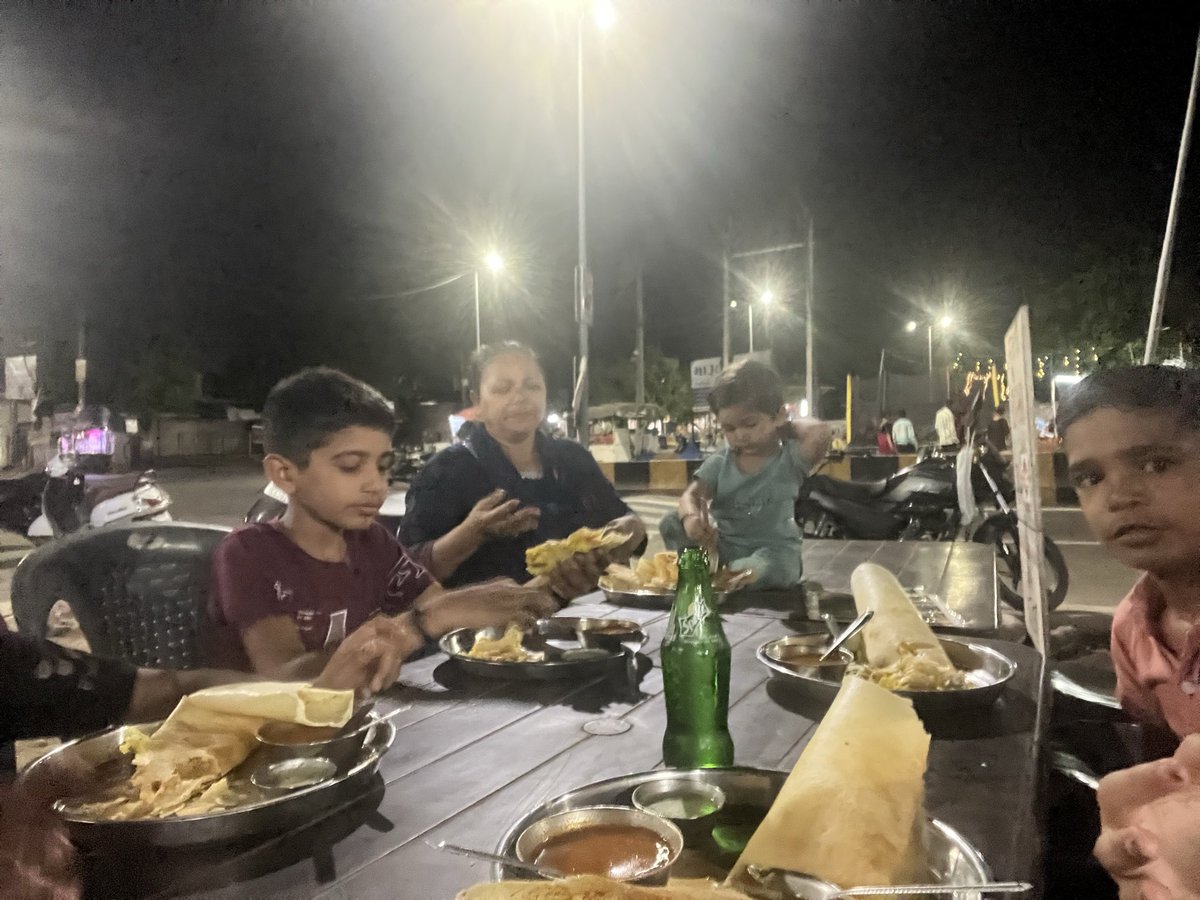 KPandya13's tweet photo. Aaj yeh bacho ne paheli bar dhosa khaya Es bacho ko khilane ka aanad Kuchh or hame mila…😀 https://t.co/KdXASGjyiB