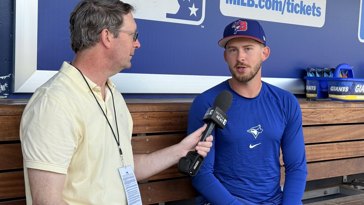 SpecNews1Worc's tweet photo. Great to catch up with @LeomAthletics legend Pat Gallagher who’s in town with the @BuffaloBisons. CMass coming out to see Gallagher pitch this week against the @woosox at @PolarPark.

@3KevinShea @lhsbluedevilsfb @SDubzinski @UConnBSB https://t.co/SszgK4qMj6