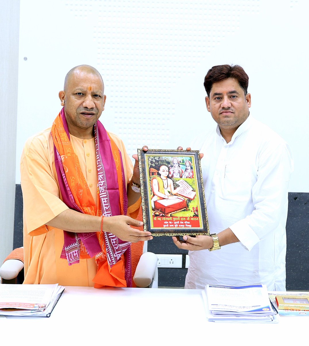 AnilDewarva's tweet photo. उत्तर प्रदेश के मुखिया यशस्वी मुख्यमंत्री माननीय @myogi_adityanath श्री योगी आदित्यनाथ जी आपको धरा अवतरण दिवस कि हार्दिक बधाई एवं शुभकामनाएं।
💐💐
श्री तुलसी बाबा आपको हमेशा खुश रखे स्वस्थ रखें और प्रदेश ही नहीं अपितु देश की बागडोर आपके हाथों पर दे
@ChitrakootDm @myogiadityanath https://t.co/aufZzL2Cko