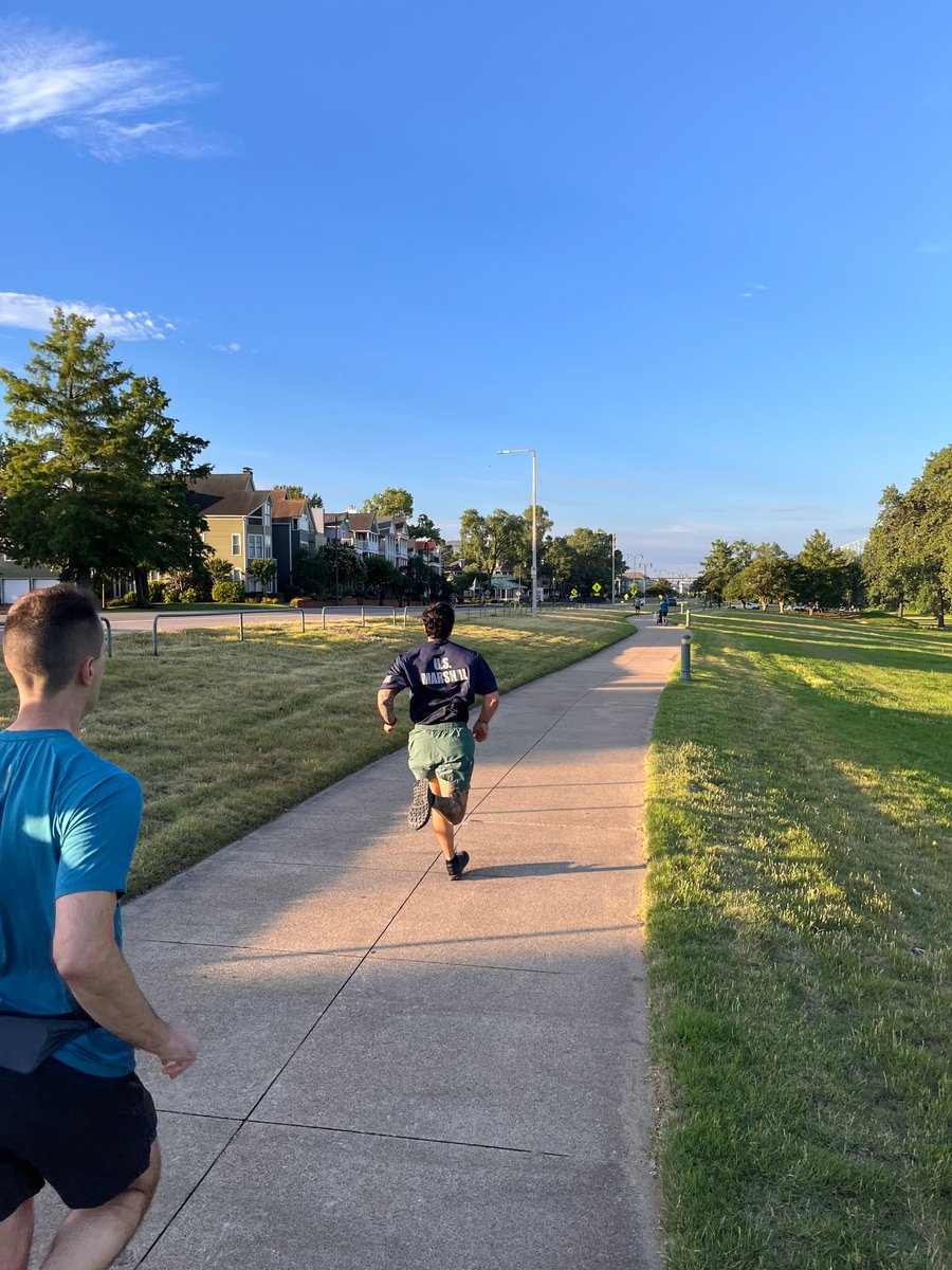 USMSMemphis's tweet photo. It was a great day for a run as Deputy U.S. Marshals, and members of the U.S. Attorney's Office and U.S. Probation Office in the Western District of Tennessee participated in The Derek Hotsinpiller Fallen Stars 5K @WDTNNews @DHFS5K #DHFS5K2026 https://t.co/C8OftVzNEP