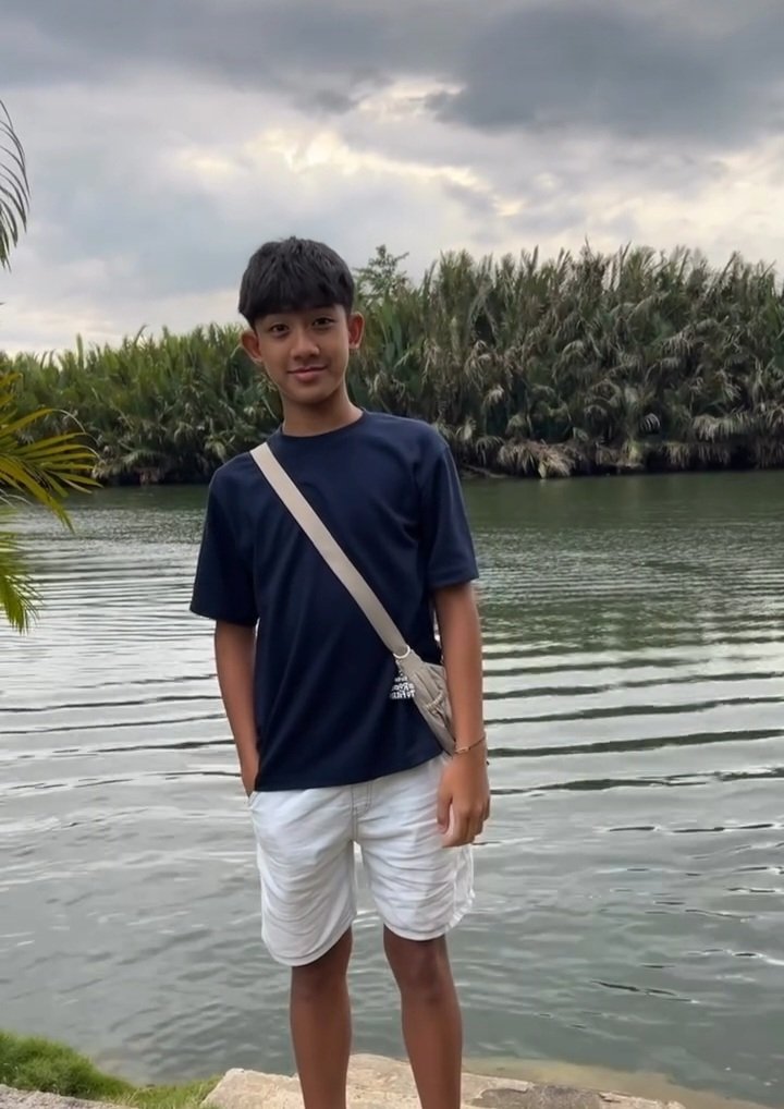 RayhanVGK's tweet photo. Sendiri mulu kapan ya bisa berdua bersamamu 🤔
@GAY https://t.co/LUPkicPolK