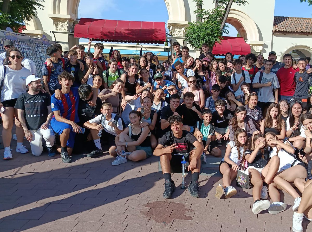 IES_ProfD_Ortiz's tweet photo. Día de parque de atracciones!! Para acometer este caluroso fin de curso con el mejor talante, el alumnado de 2º y 3º de ESO ha disfrutado de un día d EF parque de atracciones junto a sus profesores y profesoras https://t.co/BMV9RBCyPn