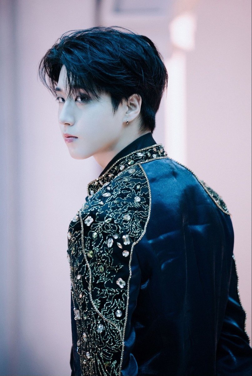 daisydarlinng's tweet photo. bodyguard minho who is forced out of his retirement when prince jisung is kidnapped and the king realizes the only man that can find him and bring him back safely is the same one he cruelly took away from his son years ago, all because they dared to fall in love https://t.co/HzHjoHVdhv