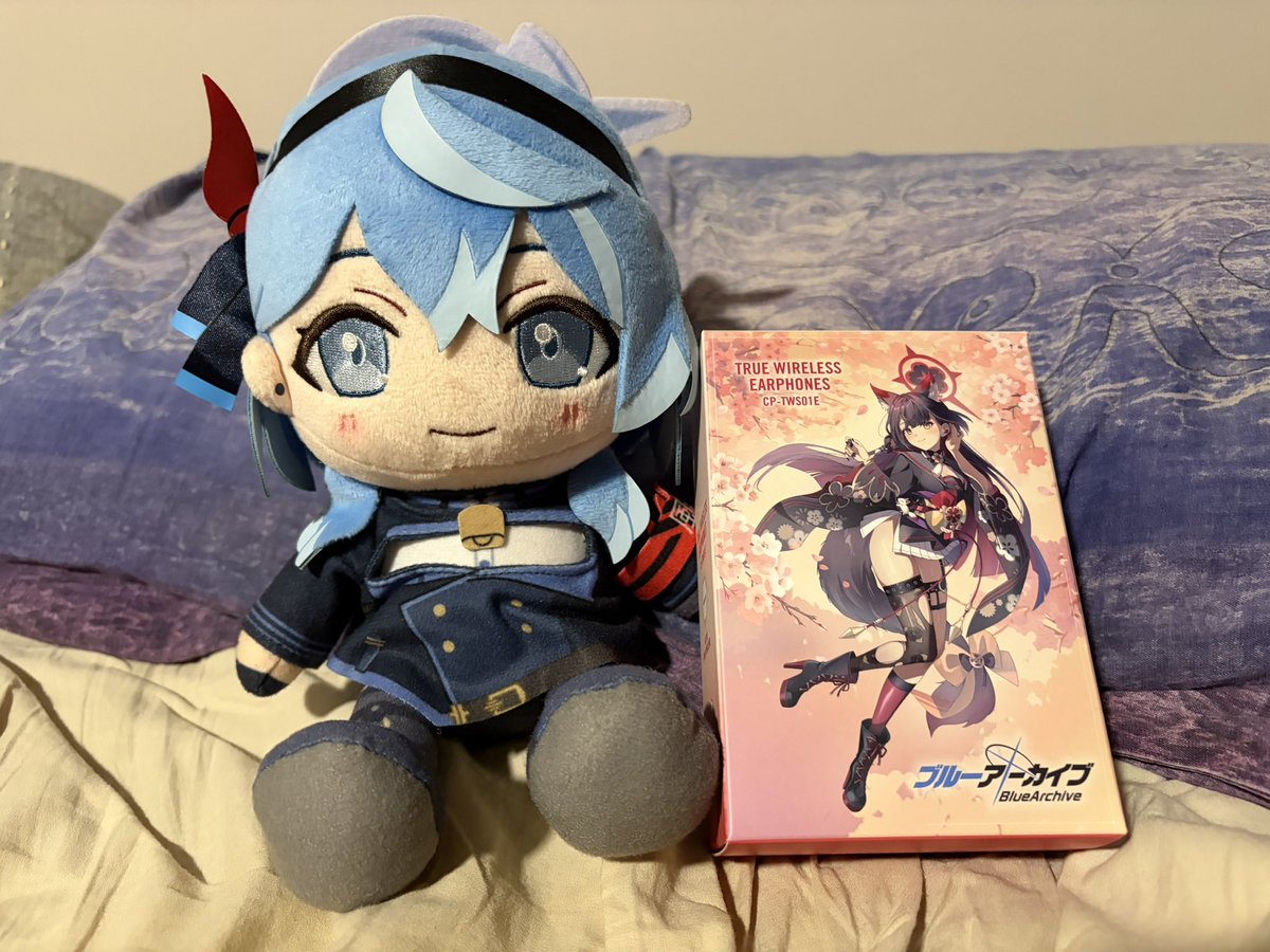 dahomerson's tweet photo. Ako is excited and wants to use the earbuds right away🥰 https://t.co/MScc7QFALI