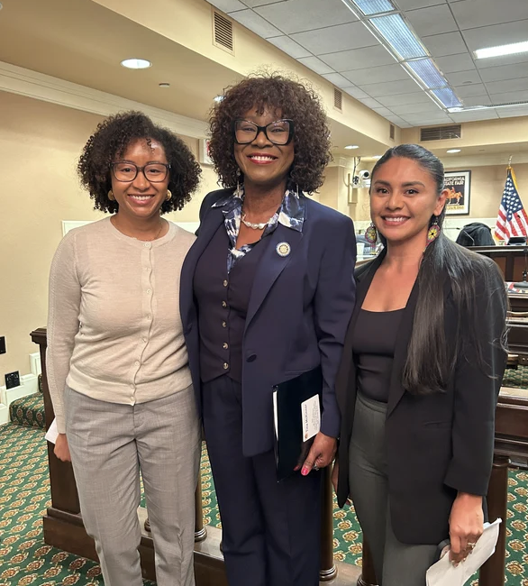 CALcharters's tweet photo. Unanimous support for AB 2519 in the Assembly.

Thank you to Assemblymember Tina McKinnor for carrying this CalSTRS fix forward, and to the 160+ schools, educators, & partners who signed our coalition letter. 

Next stop: June 10 Senate hearing.

Bill Info: https://t.co/zkeyXtmsj7

In the photo: Assemblymember McKinnor with charter school leaders from Environmental Charter Schools, representing the community behind this win.