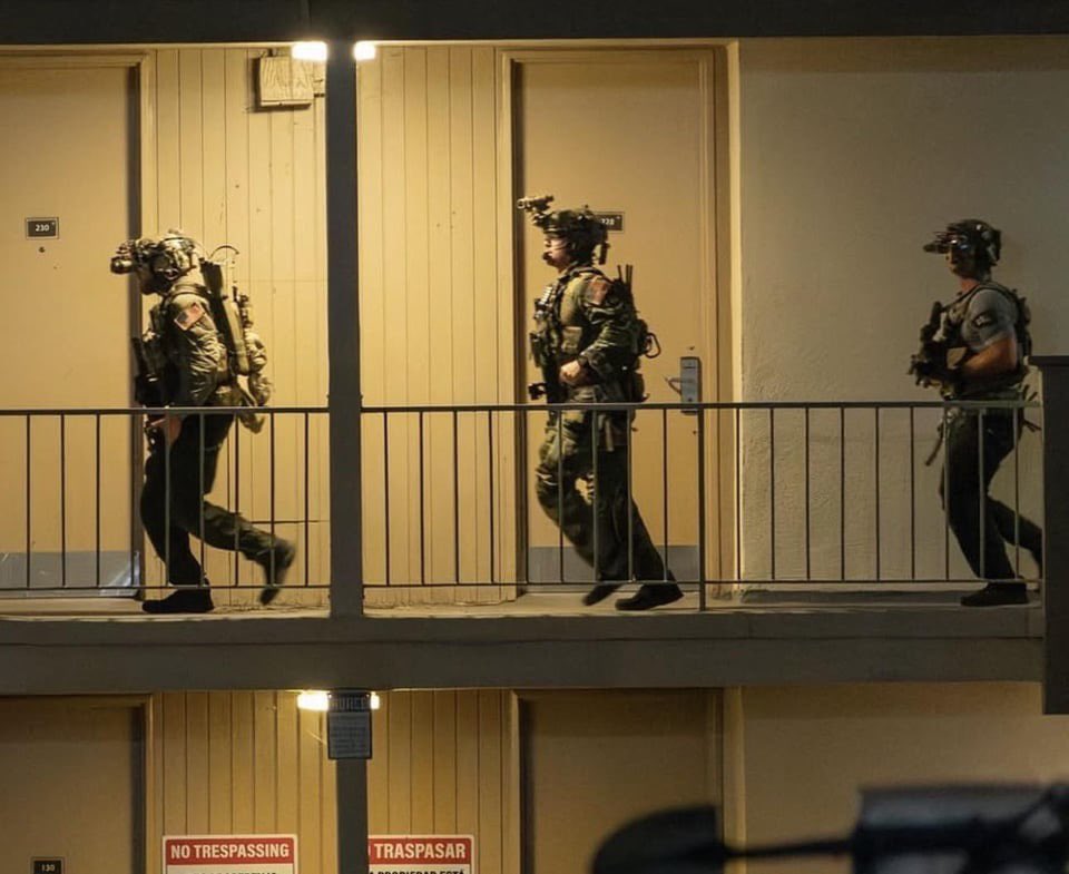 uncle_fury's tweet photo. Delta Force and 160th SOAR training at an abandoned medical center in Pasadena, California
Photo source: AdhesivenessMinute59 https://t.co/wizumJOY1o