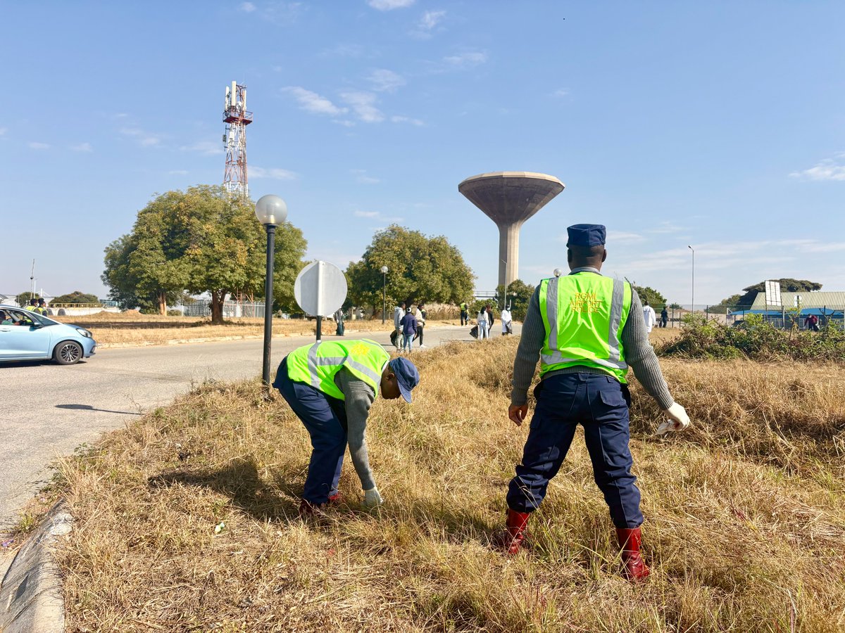 caaz_online's tweet photo. #NationalCleanUpCampaign
Stakeholders at Robert Gabriel Mugabe International Airport are proud environmental ambassadors who understand the value of a positive first impression.
We remain committed to maintaining a clean, welcoming environment for all.
#FirstFridayOfJune #MyEnvironmentMyPride #ZeroToleranceToLitter #GatewayToZimbabwe #VisitZimbabwe
@ATCAZW