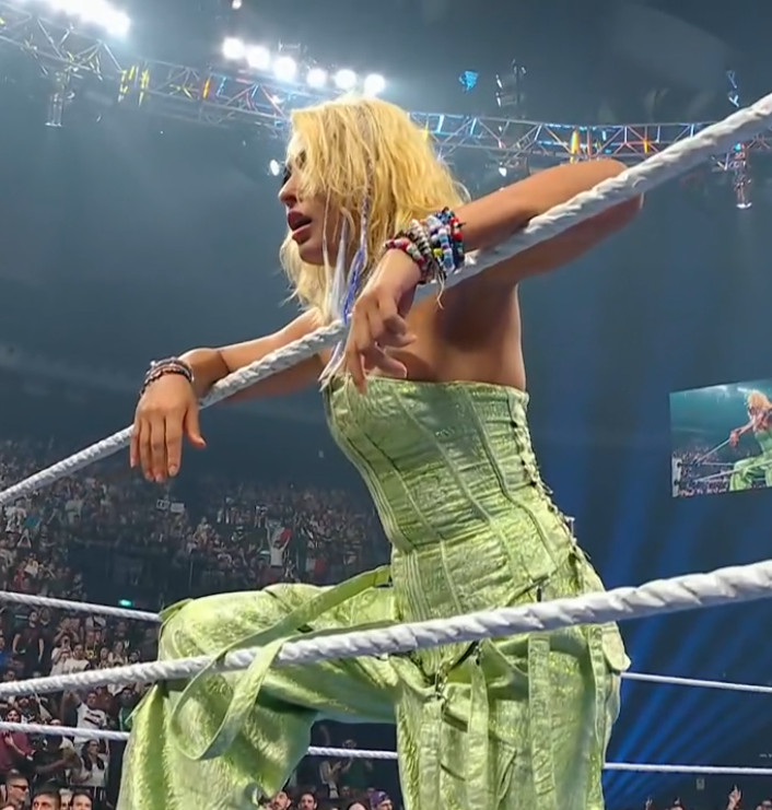 Alex21y_'s tweet photo. WE ARE FINALLY FREE!!!! #SmackDown https://t.co/n3ojlw6ATS