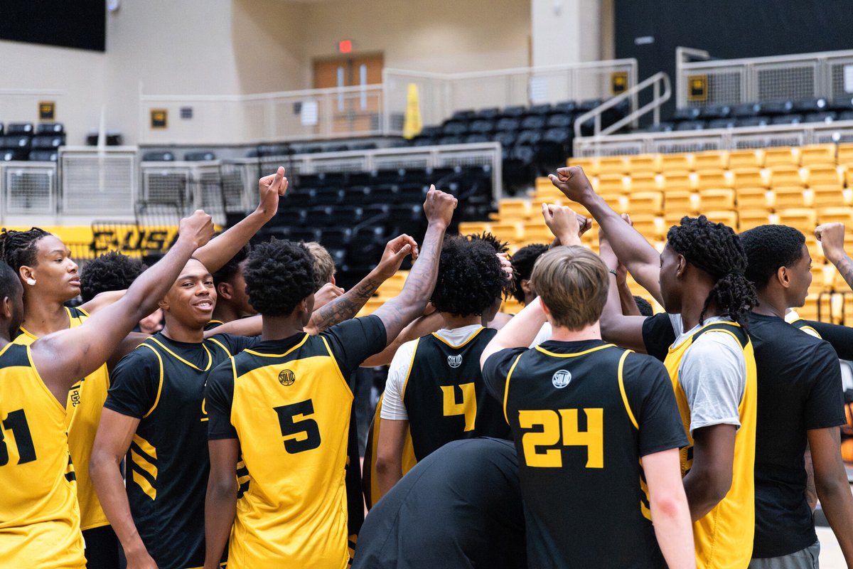 KSUOWLSMBB's tweet photo. New summer. Same standard. 😤

The road to defending the crown starts now. Day 1 in the books. 🏆🦉

#SOLID | #HootyHoo 🦉🏀 https://t.co/aMcVf3TAwj