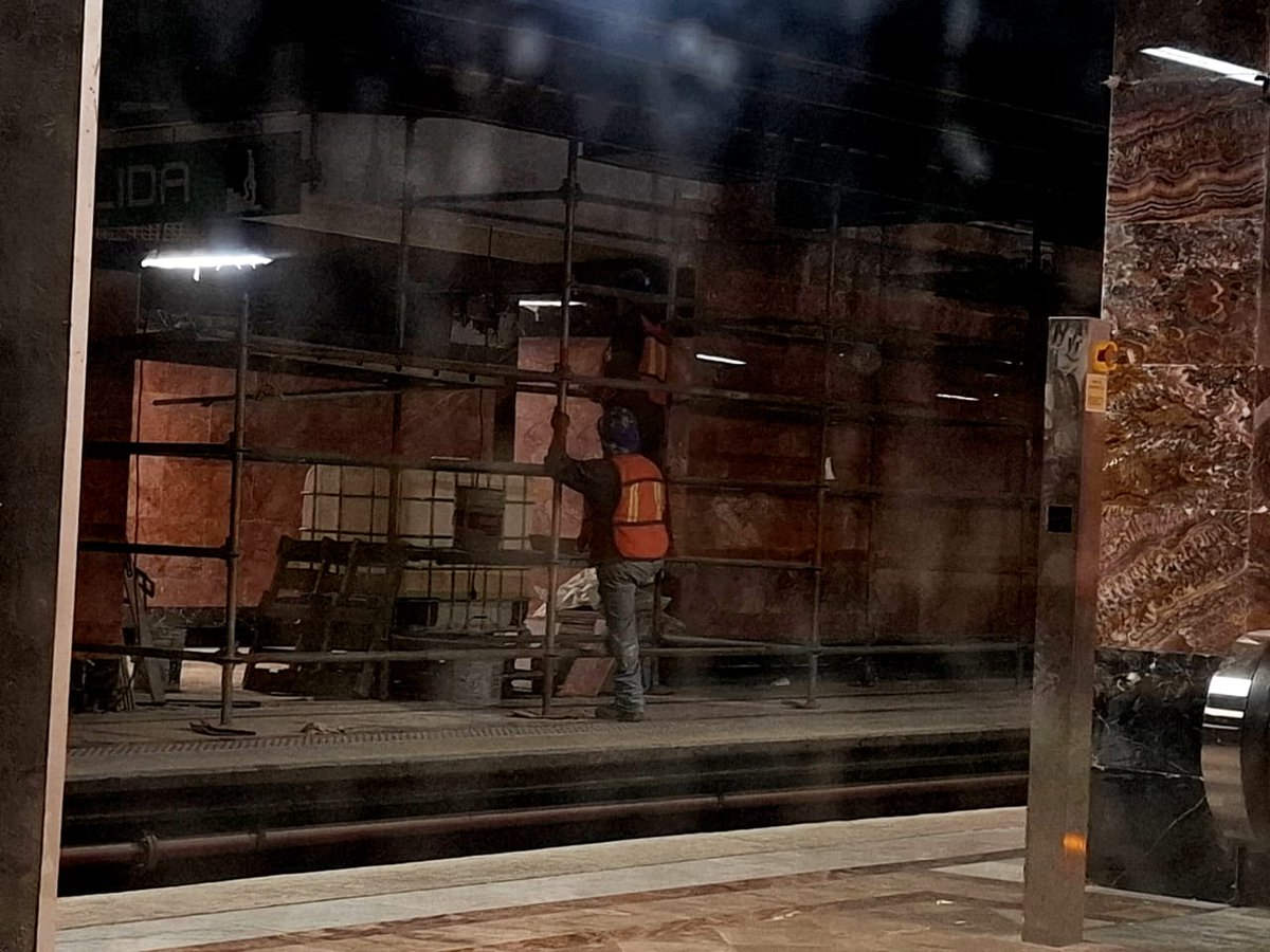 lamareafesar's tweet photo. Investigaciones periodísticas evidenciaron que el Metro jamás fue un espacio diseñado para las personas con discapacidad. Sin embargo, con las remodelaciones enfrentan más conflictos. Además, las personas con condiciones de ceguera se ven muy limitadas en sus trayectos.

#Metro https://t.co/7HvCKCuF6t