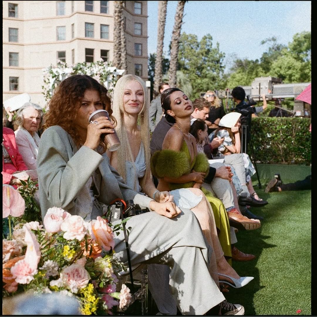 Zendaya_Updated's tweet photo. Zendaya, Hunter Schafer &amp; Alexa Demie photographed on set of 'Euphoria' Season 3. https://t.co/5V8qXYbuRN