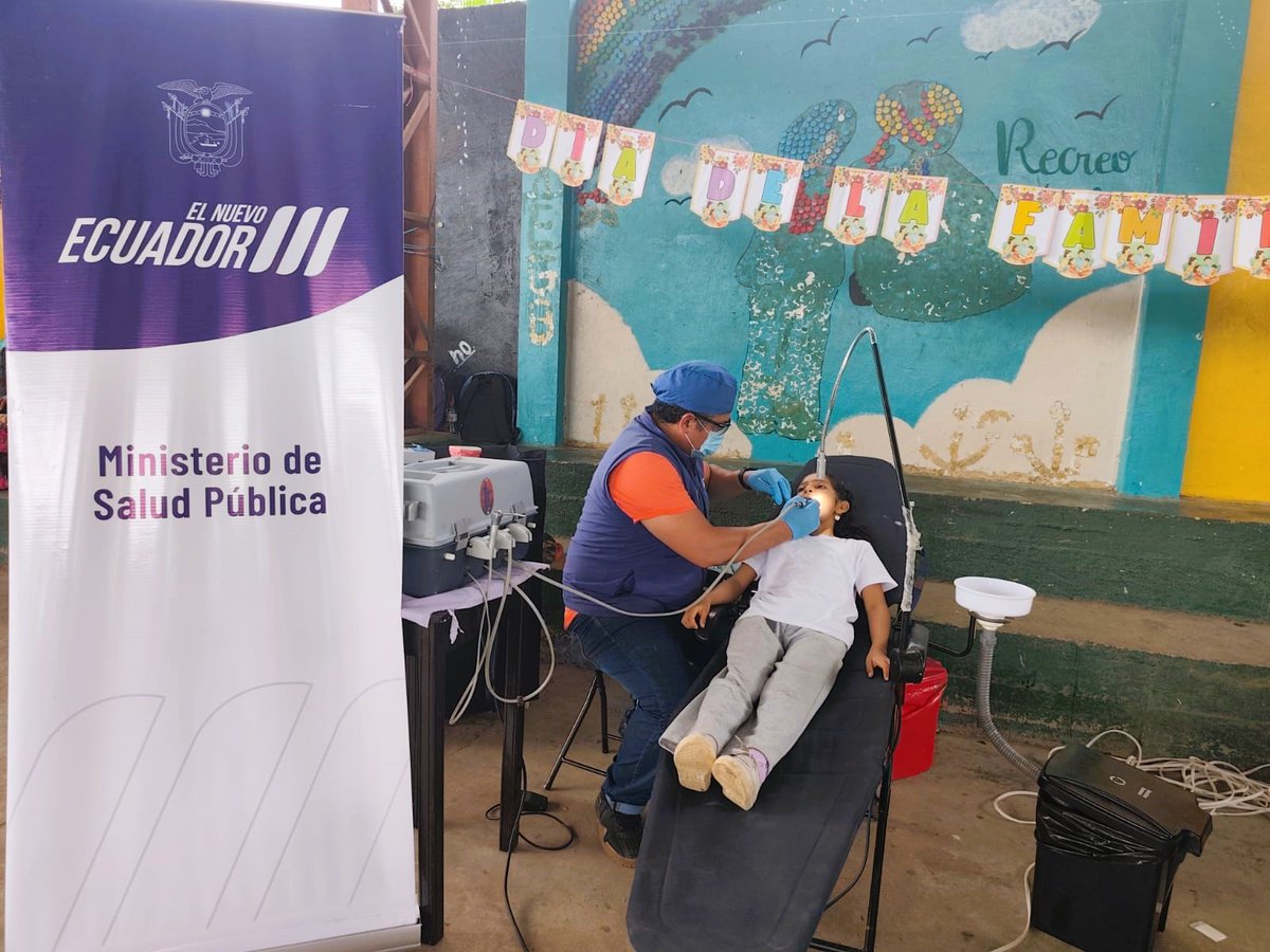 Salud_Guayas's tweet photo. Bienestar más cerca de la comunidad 👨‍⚕️👩‍⚕️🩺💉💊

#Balzar | Personal de @Salud_Ec activó una brigada médica e intersectorial en el recinto #ChonerosDeAbajo, otorgando los servicios de:

✅Medicina General
✅Odontología

#MSPEnTerritorio https://t.co/pvfsX1tR8x