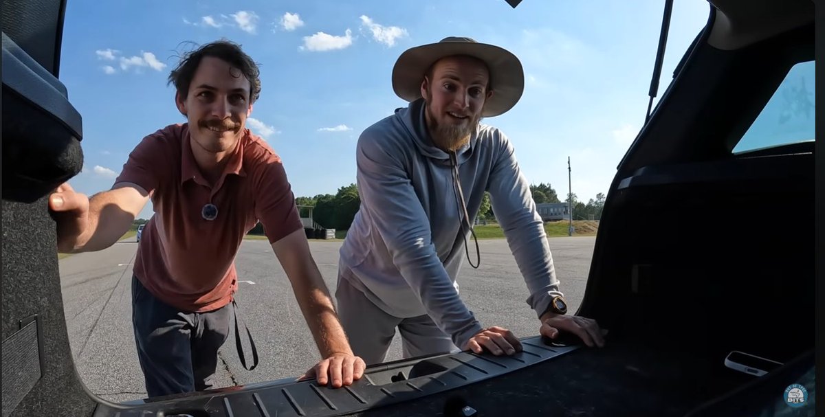 Novosilicon's tweet photo. @itskyleconner Well, well... and who could that be? https://t.co/uBlFuirGAr