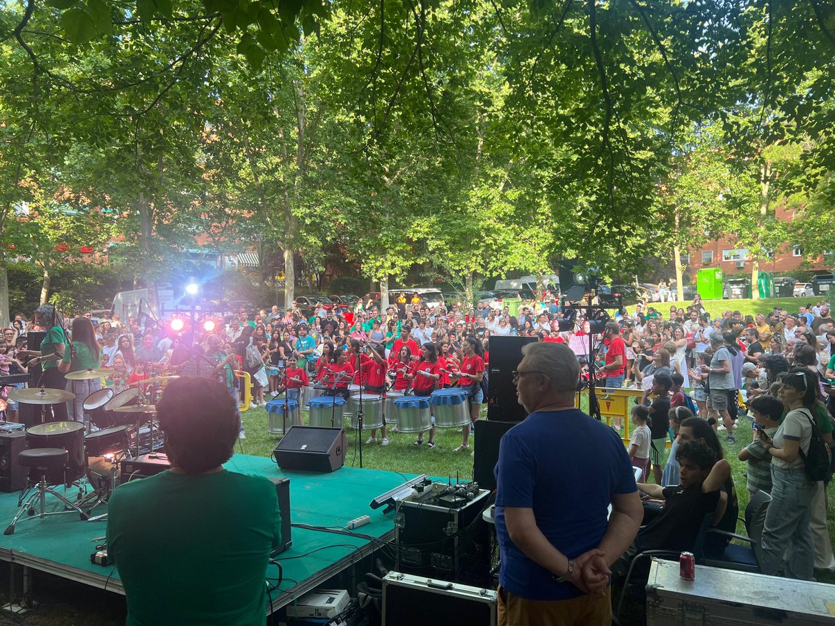 psoerivas's tweet photo. En #Rivas volvemos a celebrar la Fiesta de la #EducaciónPública .
Y este año con la marea amarilla de  la Educación 0-3.
Educación Pública como derecho. https://t.co/2N7YXG3j0f