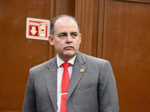 avieu's tweet photo. El diputado  del PT, Baltazar Gaona, presidente del Congreso de #Michoacán, declaró persona non grata a Grecia Quiroz, por lo que se le impedirá el acceso a un recinto público.

¡Resulta preocupante que desde una institución pública se pretenda excluir a una ciudadana por sus opiniones o posturas. La crítica no se combate con vetos!