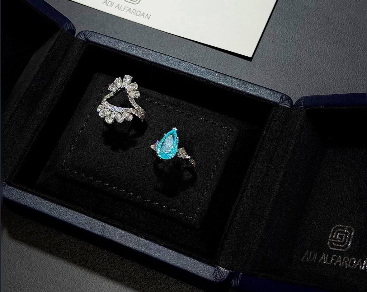 nostalgicsight's tweet photo. أعشق حجر paraiba ومرة أتفهم ليه لونه ترند الصيف https://t.co/VM3F5HstF8
