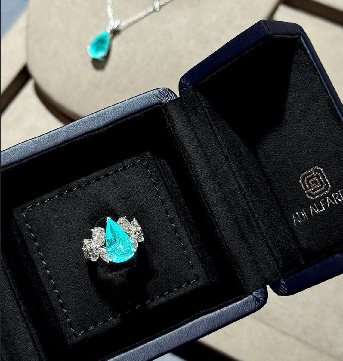 nostalgicsight's tweet photo. أعشق حجر paraiba ومرة أتفهم ليه لونه ترند الصيف https://t.co/VM3F5HstF8