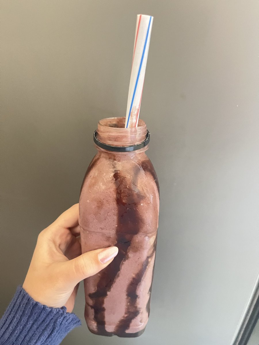 jnik1m's tweet photo. açai na a garrafinha https://t.co/6y9FSNqLzV