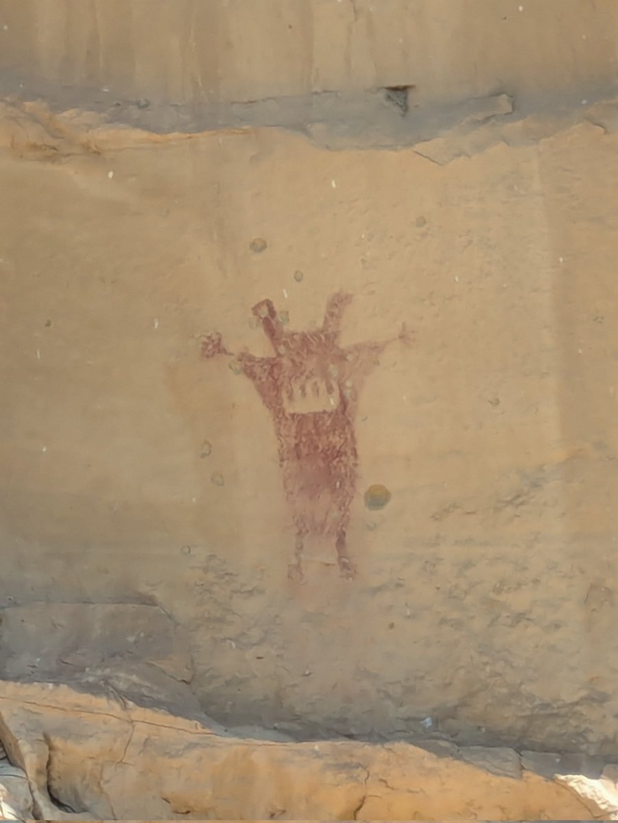 Reverend_Banjo's tweet photo. Painting of a figure known as "the guardian" - about 2000 years old in Canyon Pintado. A transitional style between Classic Fremont and Barrier Canyon. https://t.co/mJqyQzGR6p