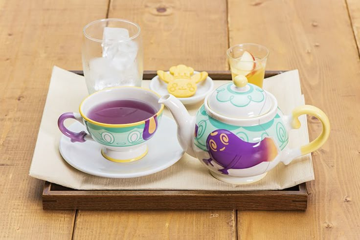 OoCPokemon's tweet photo. Honey, we have guests. Bring out the fine china. https://t.co/NluJhnzFix