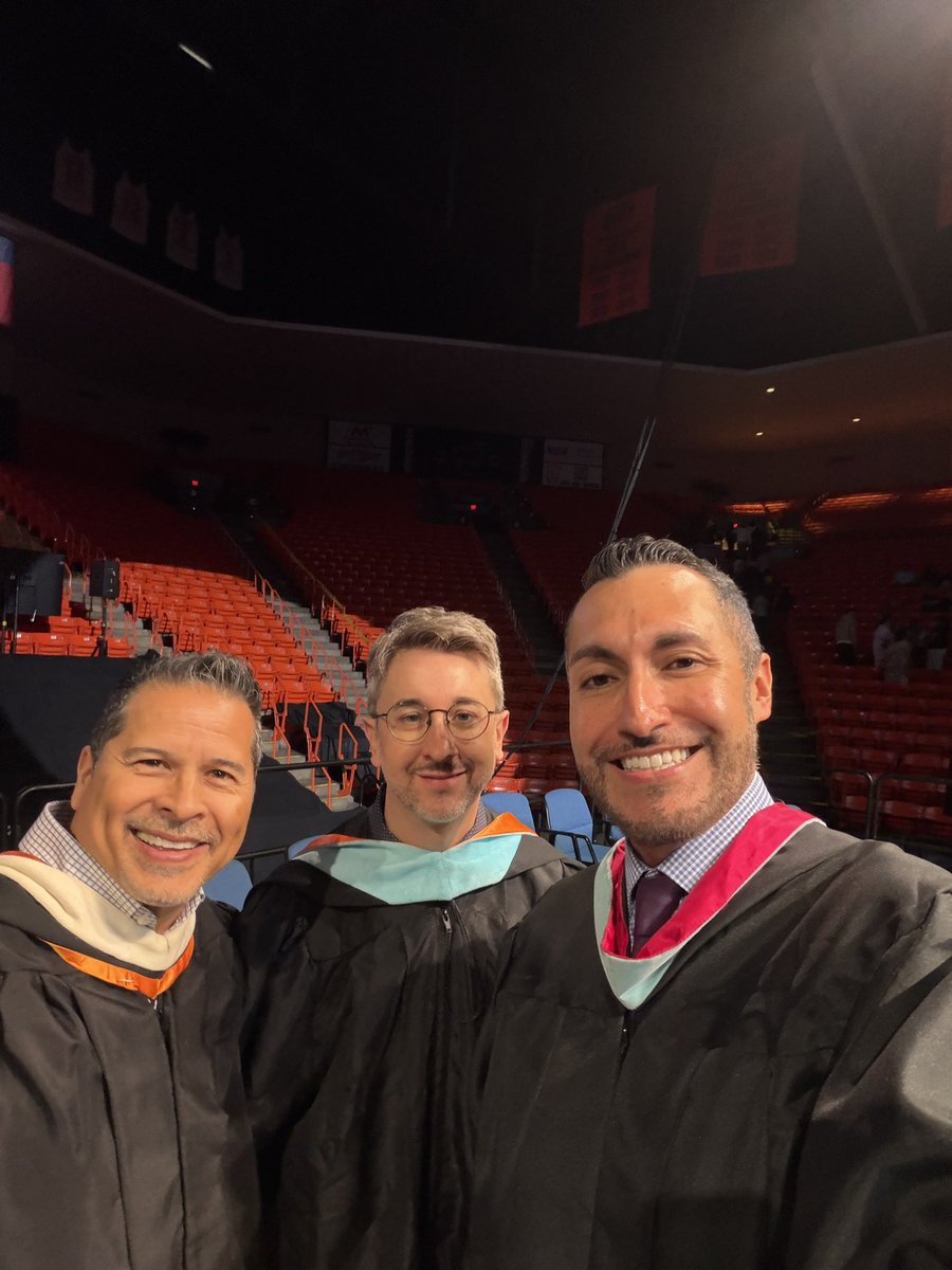MECollege_HS's tweet photo. π Congratulations, MECHS Class of 2026! Thank you to our faculty, staff, and district leadership for making today special. Shoutout to class sponsors Mr. Dungan and Ms. Cardona! We are proud of every graduate! #FirstandBest #PhoenixFamily #TeamSISD @missionechs π₯π https://t.co/FfwwbasQBi