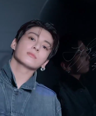 UDiscoverExitos's tweet photo. #JungKook para Calvin Klein.  Se ve muy guapo 😎📷🔥 UFFF https://t.co/XWYo6A3737