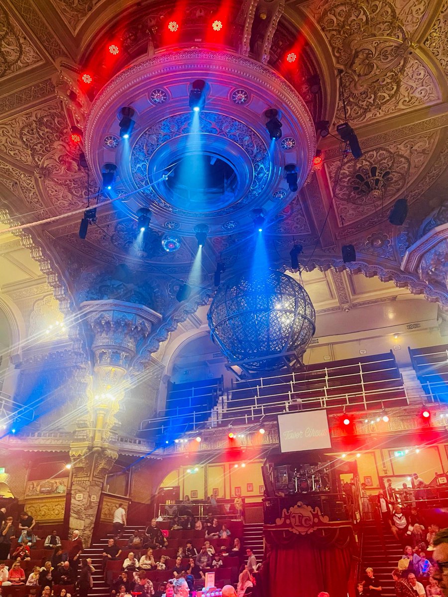 Jojo_agboola's tweet photo. One of the places you have to visit in the UK before you die is blackpool. I said what i said 👀

The circus has been running since 1894, madame tussauds and a beautiful seafront that’s lovely when the lights come on at night. It’s loud, fun and chaotic in the best way😁

drop your favourite UK hidden gem below 👇
