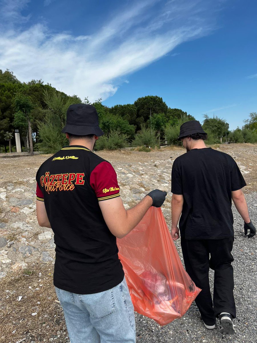 UniforceGoztepe's tweet photo. Daha Temiz Bir Dünya Gelecek Nesillere Borcumuzdur! 

Göztepe UniForce olarak, 5 Haziran Dünya Çevre Günü kapsamında İnciraltı Kent Ormanı ve Gümüldür’de temizlik etkinliği gerçekleştirdik. 

#Göztepe
#GöztepeUniForce https://t.co/GyJmsr0HLM