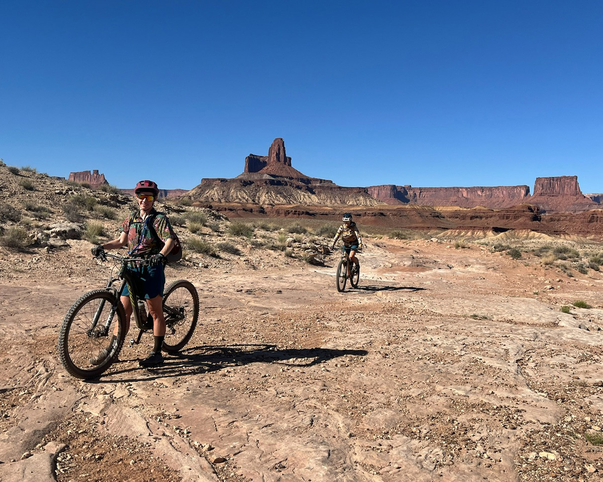 UofUAnesthesia's tweet photo. In late April, Dr. Carina Jackman completed a 100-mile mountain bike ride along the White Rim Trail in Canyonlands NP — alongside three fellow female physicians from across @UofUHealth! 🚵‍♀️ Supported by the @UUtah's Retreat to Recharge program, this was three days of challenge, connection, and renewal. Way to go!  #UofUAnesthesiology #WomenInMedicine #RetreatToRecharge #CanyonlandsNP