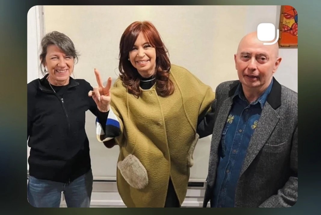 Patrici05400796's tweet photo. @CFKArgentina Cristina y el indio son pueblo. 🇦🇷💙✌️ https://t.co/jR47TcoM5L