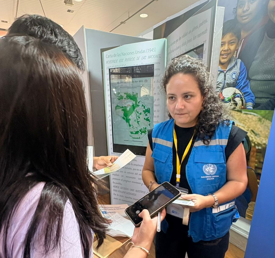 UNESCOmvdo's tweet photo. 🌿 En el Día Mundial del Medio Ambiente, reafirmamos que la protección del patrimonio cultural y natural es una responsabilidad compartida y una herramienta para el desarrollo sostenible. En el marco de la Feria Internacional del Libro de Santa Cruz de la Sierra, estudiantes, familias y visitantes pudieron conocer el nuevo Plan de Gestión Integral del Sitio Patrimonio Mundial “El Fuerte de Samaipata” 🇧🇴, una hoja de ruta que fortalece la conservación, valorización y gestión sostenible de este sitio excepcional.

Acercar estos procesos a la ciudadanía es fundamental para generar conciencia sobre la importancia de proteger nuestro patrimonio y los entornos naturales que lo rodean. La participación de las comunidades, las instituciones y las nuevas generaciones es clave para asegurar que este legado continúe inspirando y beneficiando a las futuras generaciones.