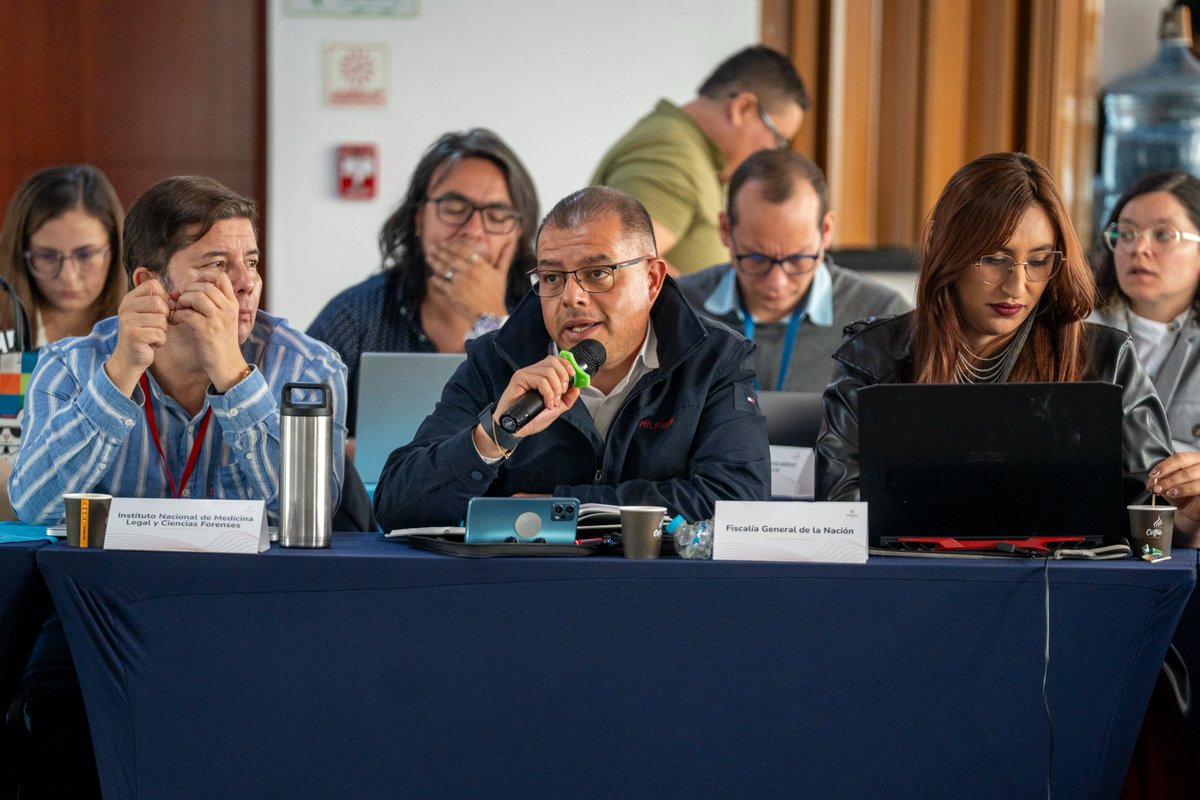 MinInterior's tweet photo. Logramos compromisos concretos para disminuir barreras institucionales y fortalecer el acceso efectivo a derechos para las personas trans.

El reto sigue siendo consolidar la garantía de sus derechos como política de Estado. #ConDignidadCumplimos https://t.co/4GmPtqsXX3