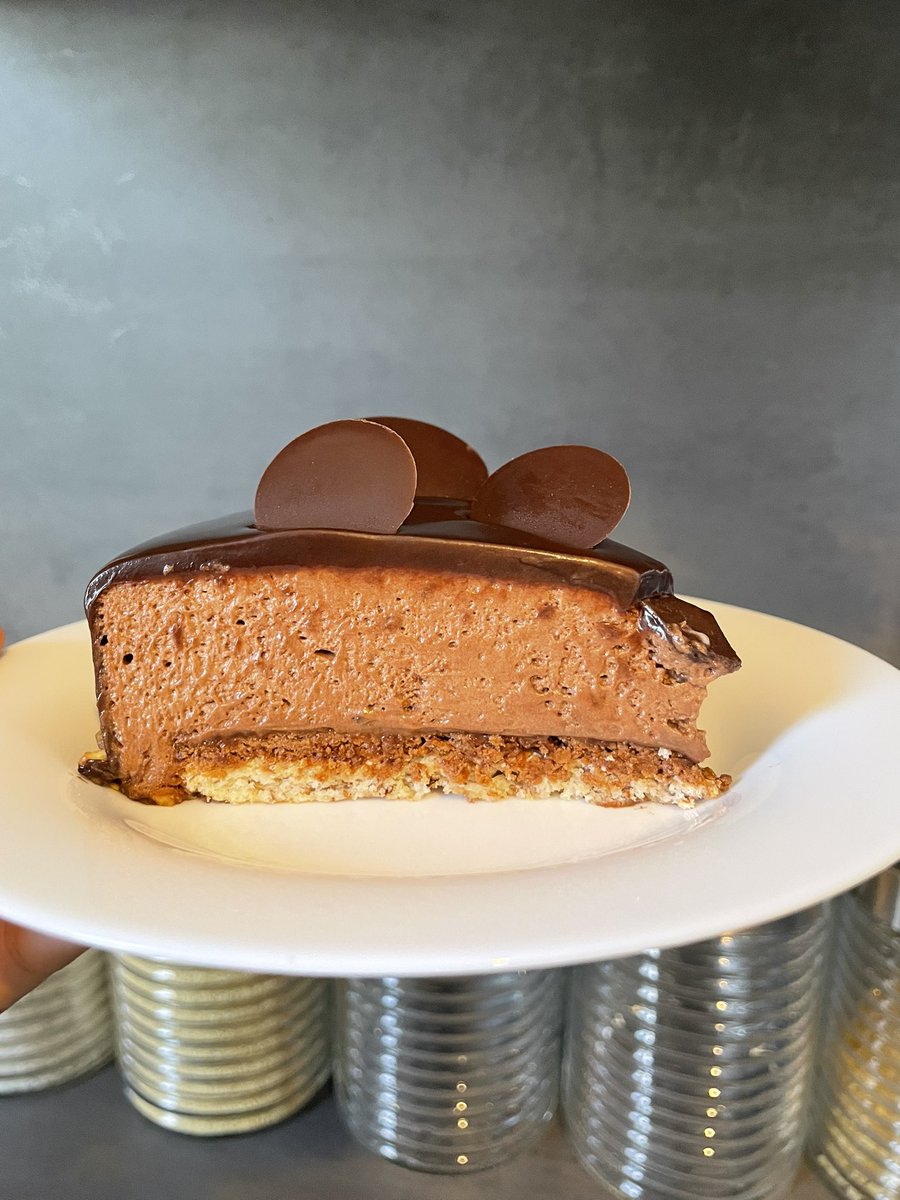 turrkiishh's tweet photo. huitième tp : 
- pains au chocolat 
- royal 
- cake au chocolat  

un tp chocolaté 🍫 https://t.co/mIczC2iF9Z