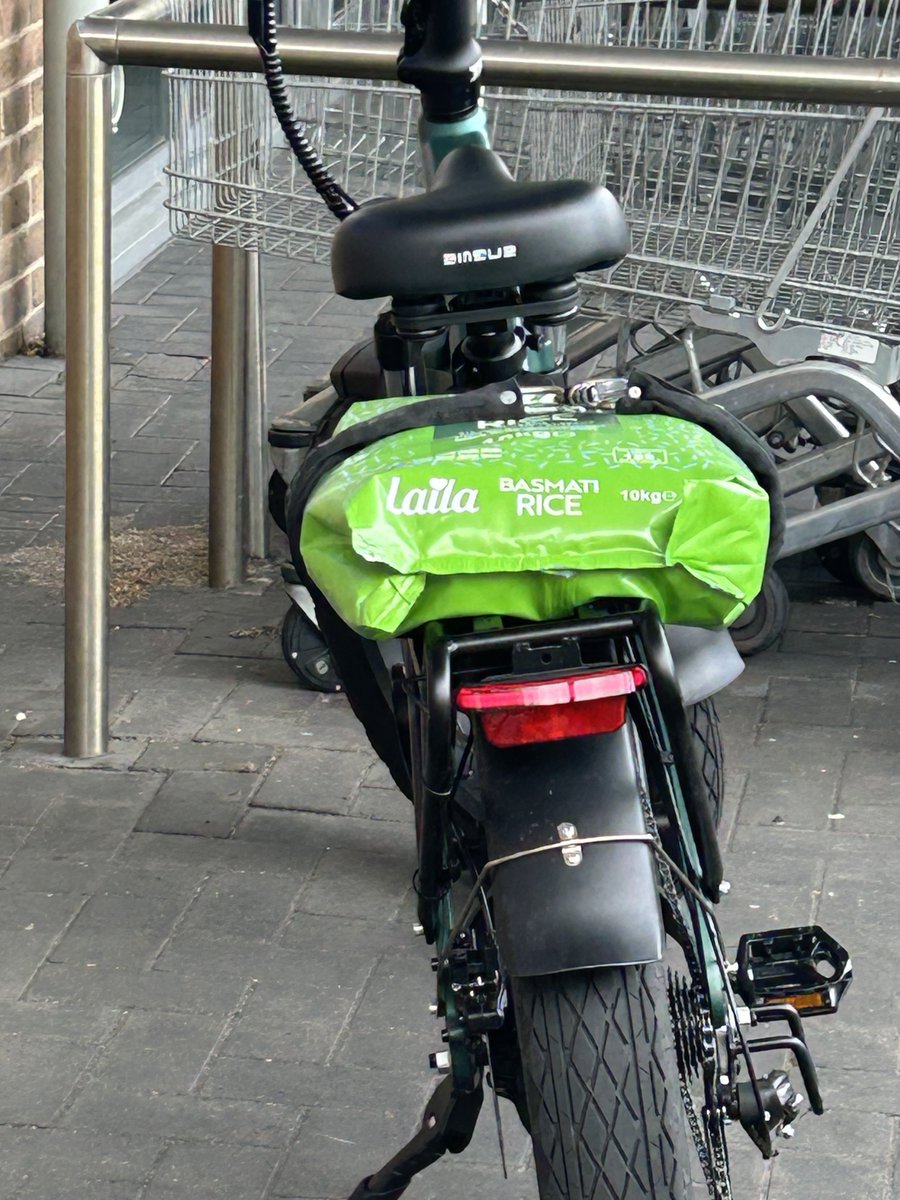 GuyCooper0's tweet photo. Only in #london https://t.co/3cGvP1xu7V