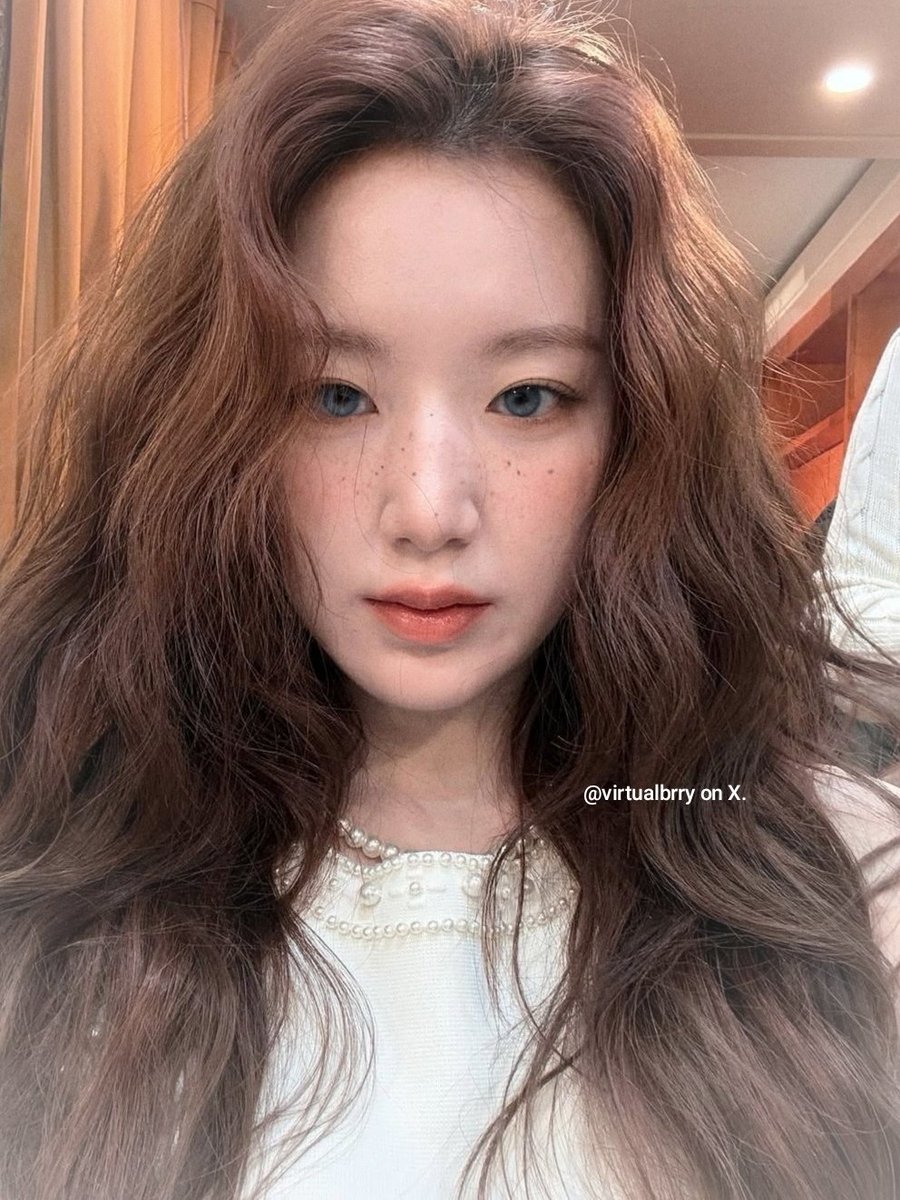 virtualbrry's tweet photo. A veces leona, otras pelona, se me va a caer el cabello pero seré un heladito de vainilla otra vez. https://t.co/PMCcEoTefQ