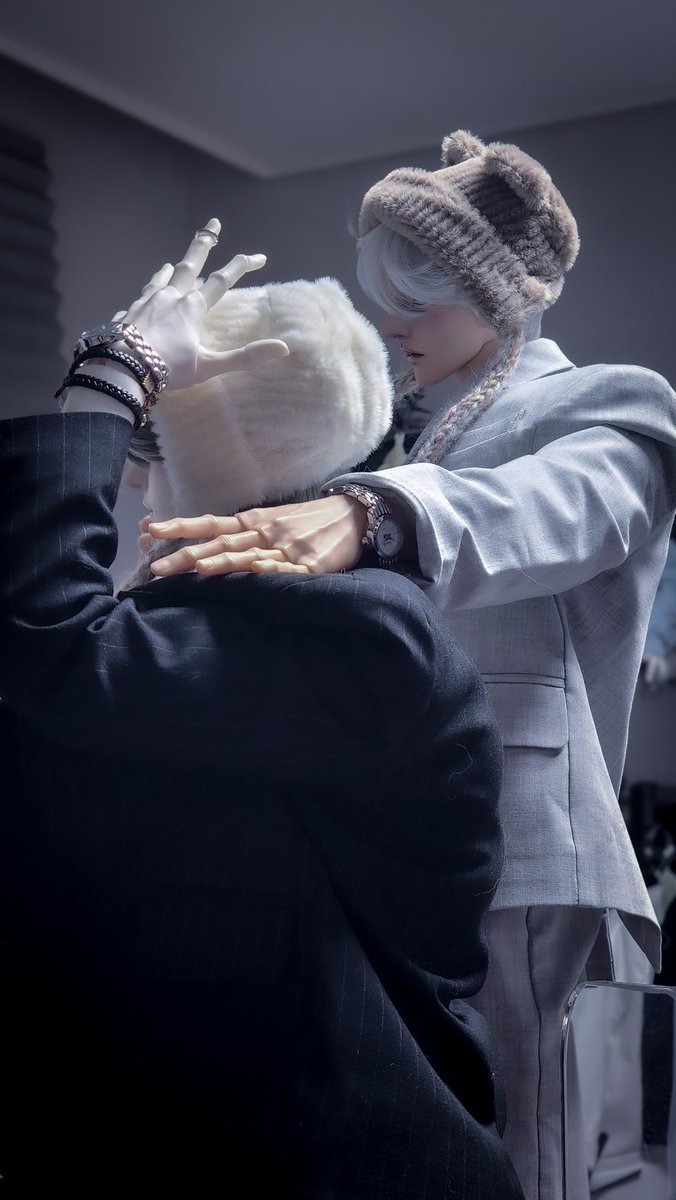 Izalith_Lapi's tweet photo. 책상요정's이 날 안보고 있는 것에 대하여...🤨 https://t.co/w4h1fXKxxo